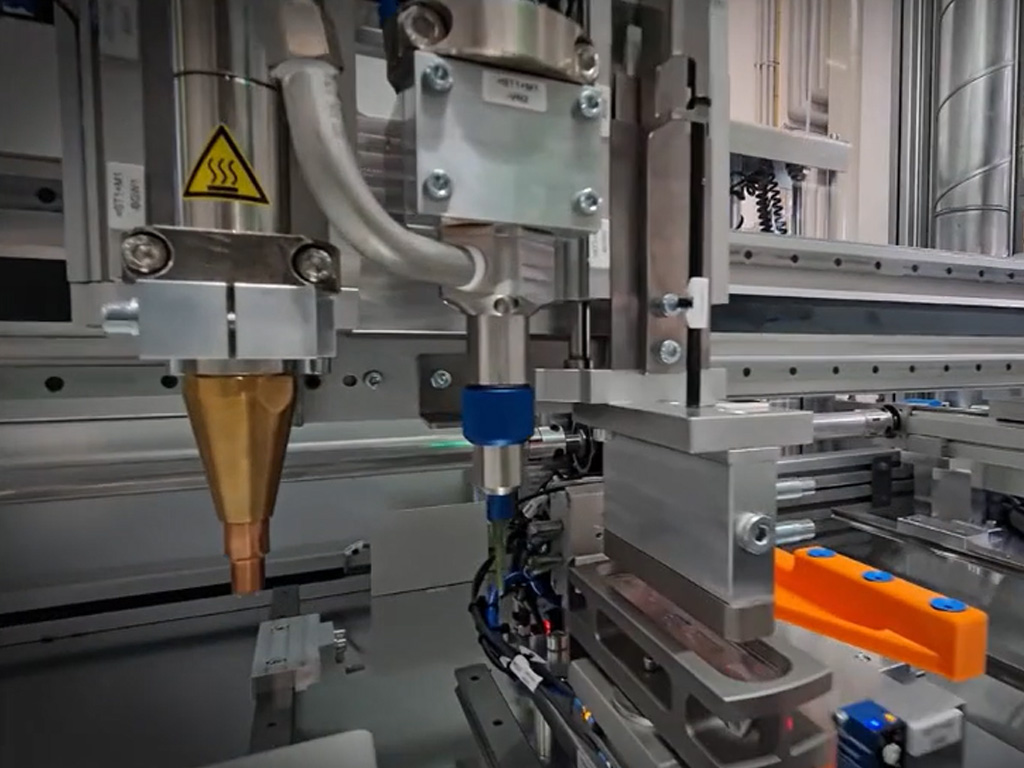 Teilautomatisierte LWL Klebeanlage