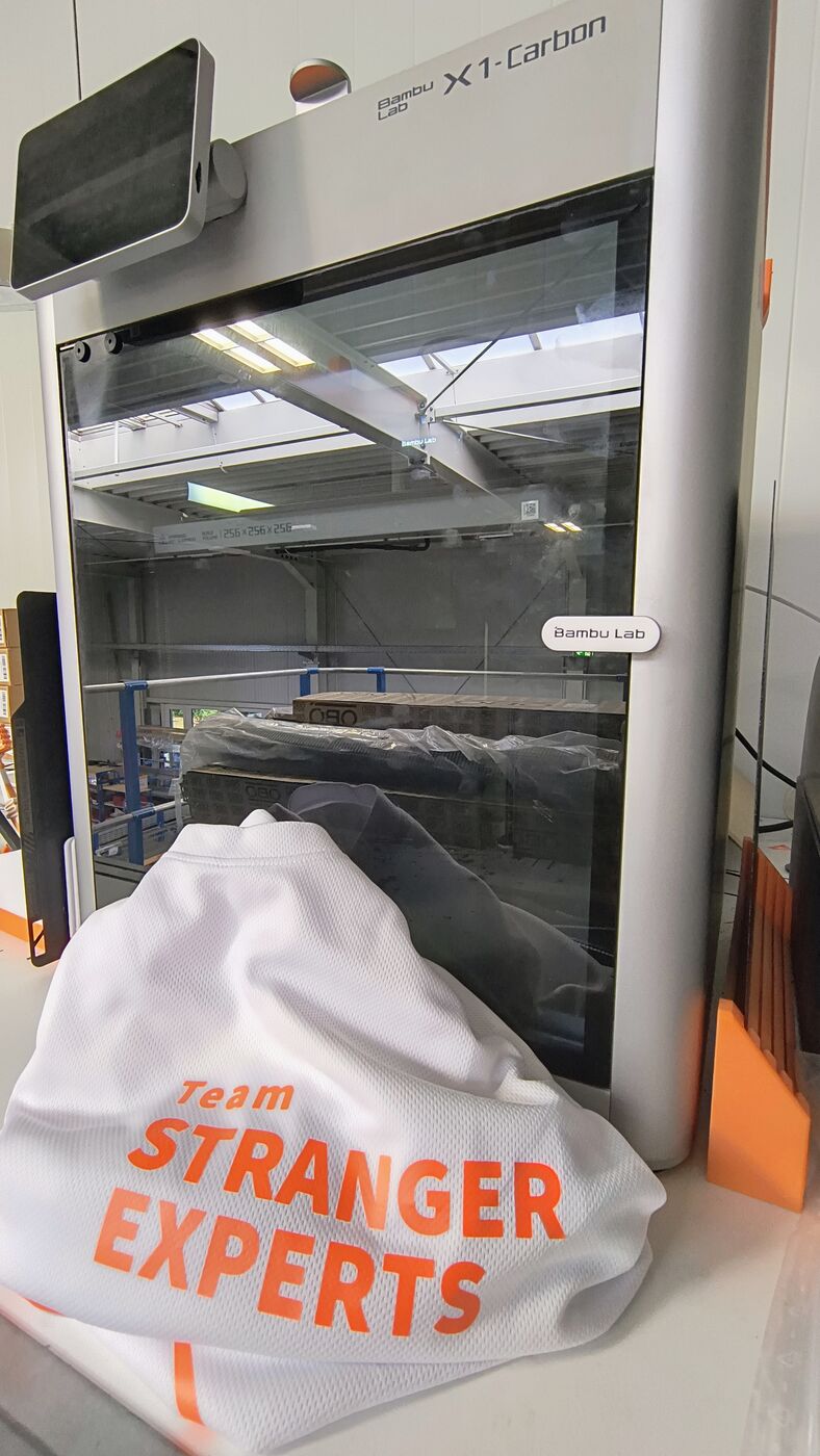 Laufshirt vor dem 3D-Drucker für Prototyping bei Stranger