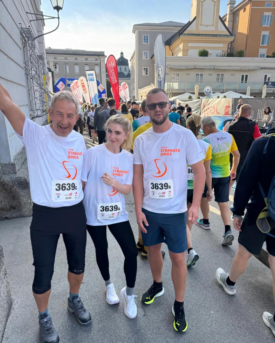 Das Team STRANGER DINGS von Stranger Maschinenbau vor dem Start des Salzburger Businesslauf 2026